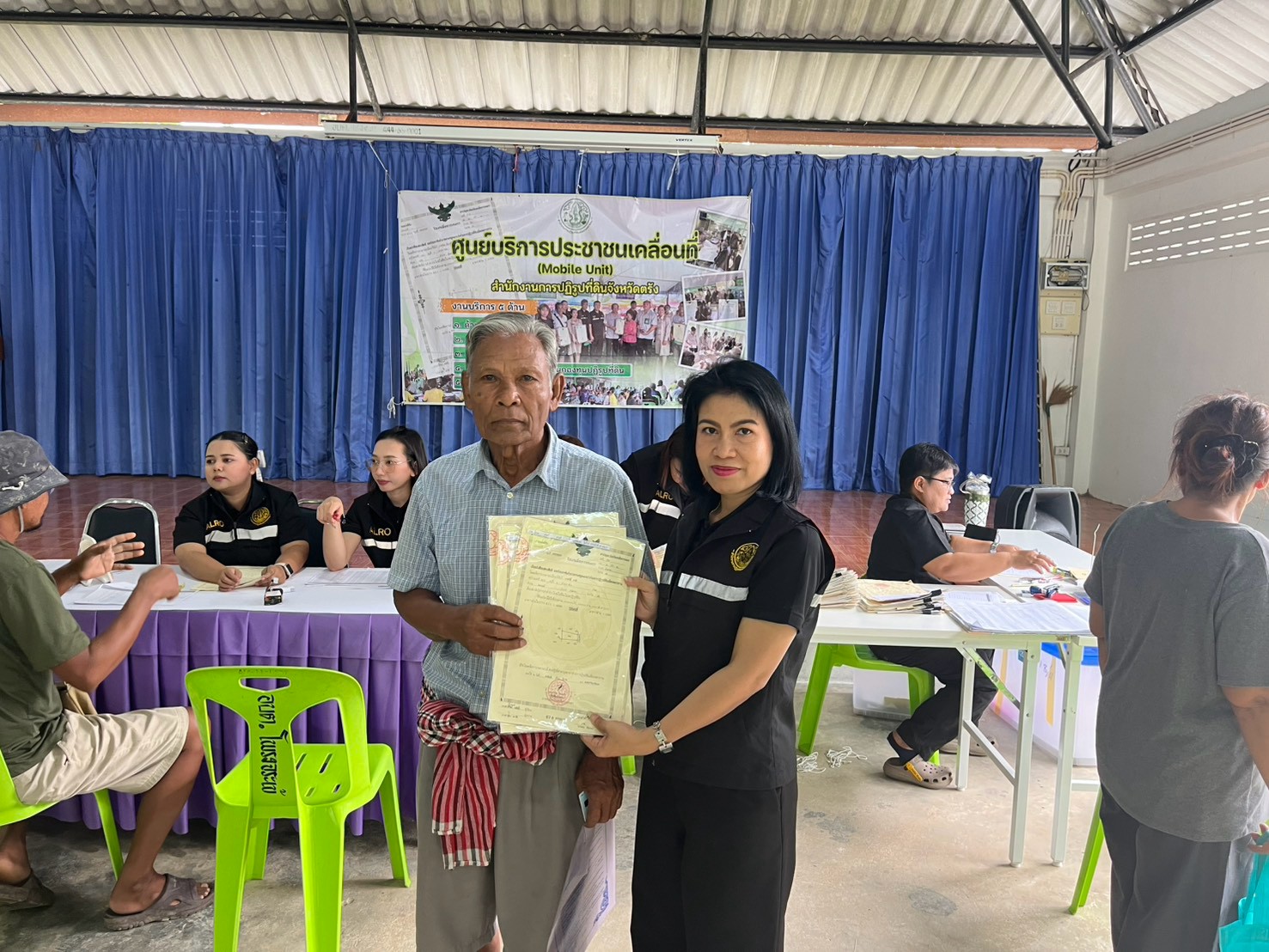 title - ปฏิรูปที่ดินจังหวัดตรัง และเจ้าหน้าที่สำนักงานการปฏิรูปที่ดินจังหวัดตรัง ออกศูนย์บริการประชาชนเคลื่อนที่ ณ ตำบลโพรงจระเข้ อำเภอย่านตาขาว